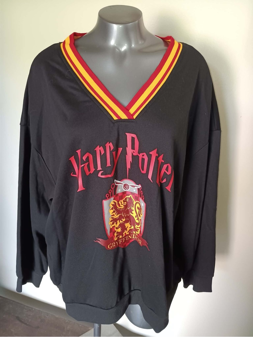 Shein X Harry Potter Gryffindor Sweatshirt Long Sleeve V-Neck Black Pullover